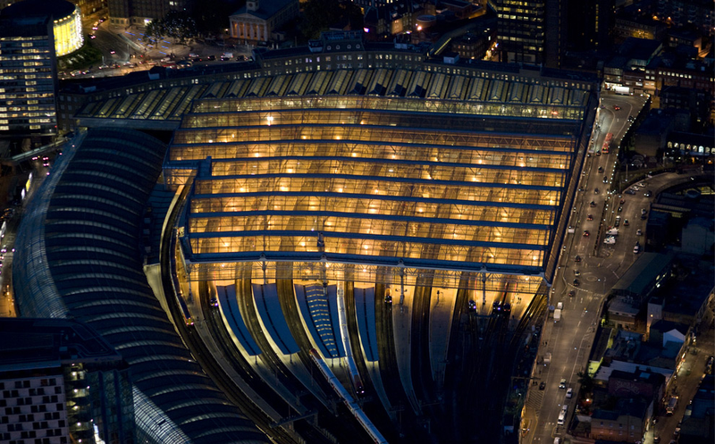 Illustration for article titled Spectacular Night Photography of London Causes Awe, Vertigo